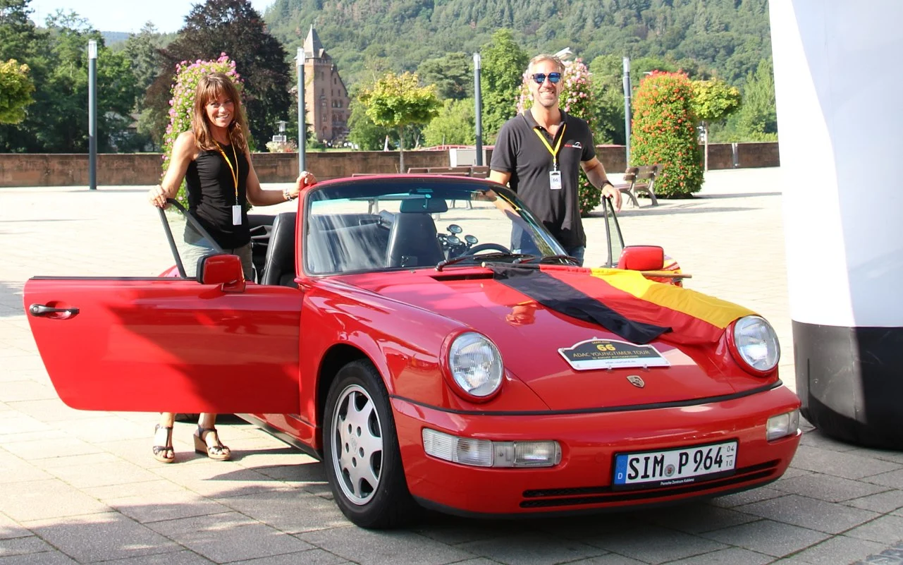 Nadin und Michael Peschel mit Porsche 964 Cabrio bei der ADAC Youngtimer Tour