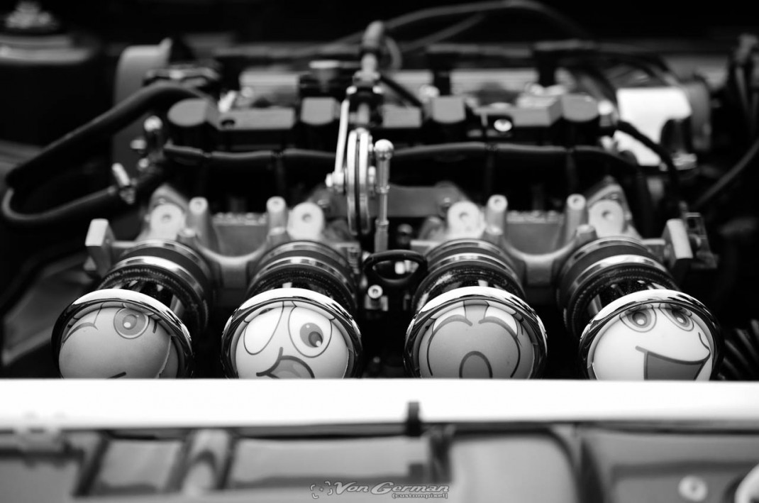 Detailaufnahme eines Vier-Zylinder-Motors mit Ventildeckeln beim VW & Audi Treffen Peine