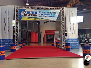 Messehalle mit rotem Teppich und Ausstellungsstand für die Ruhr Klassik 2016, eine Automobil-Rallye für Old- und Youngtimer vom 27. bis 29. Mai 2016