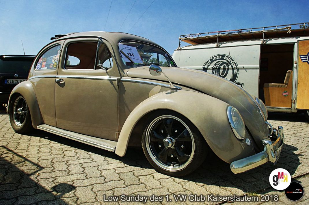 VW-Käfer in creme-weiß mit Tieferlegung auf dem Low Sunday des VW Club Kaiserslautern 2018